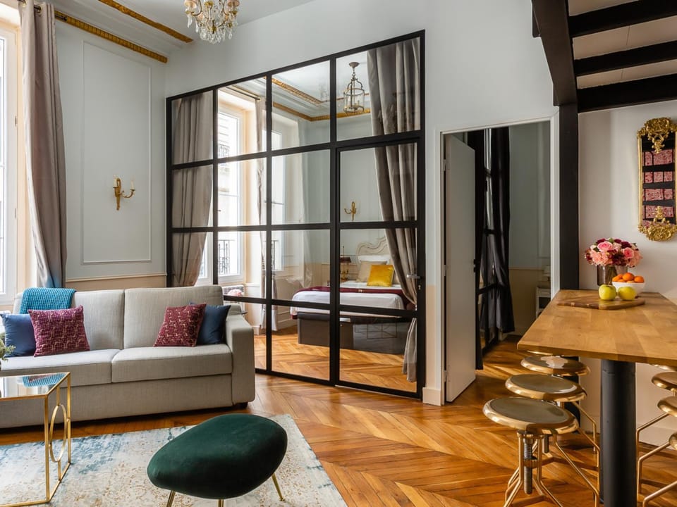 Bed, Living room, Seating area, Dining area