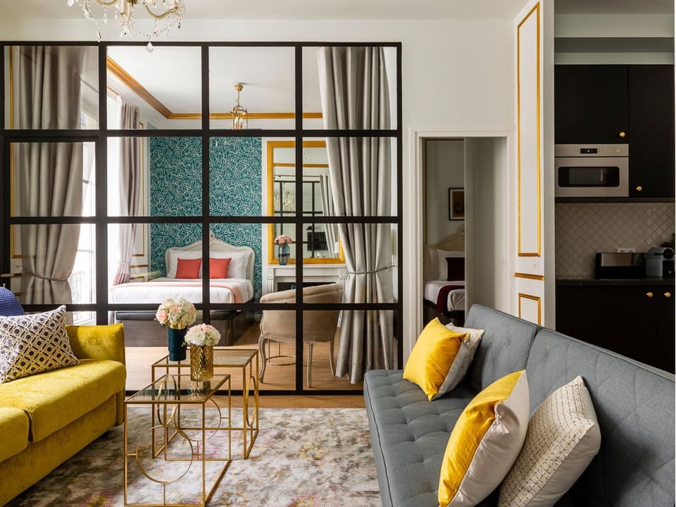Bed, Living room, Photo of the whole room, Seating area, Bedroom