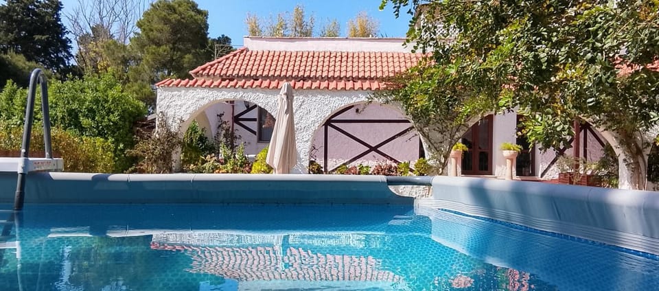 Property building, Garden, Swimming pool