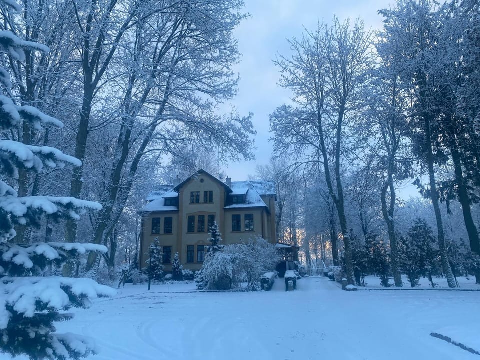 Pałac Poraj Bed and Breakfast in Pomeranian Voivodeship