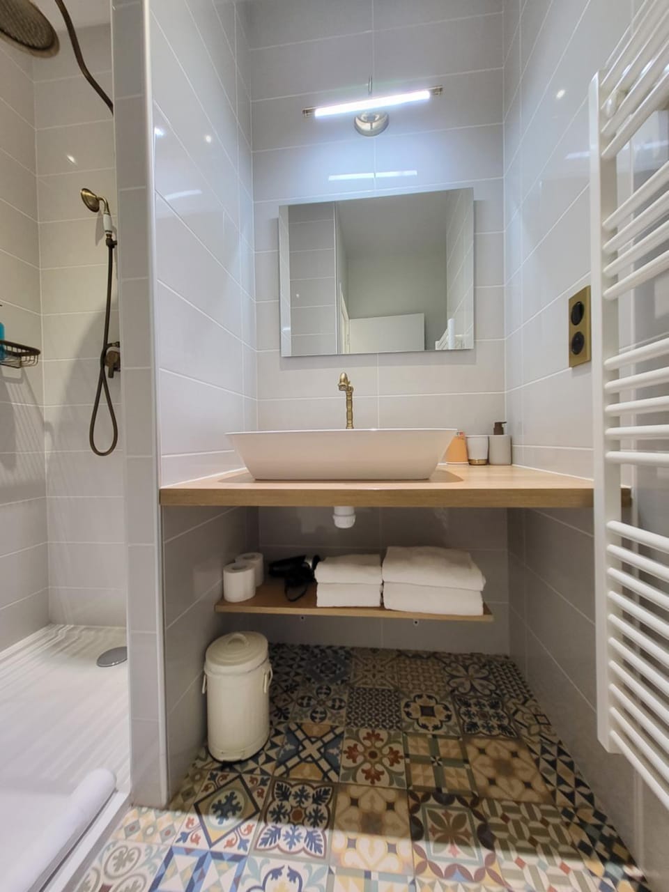 Shower, Bathroom, towels