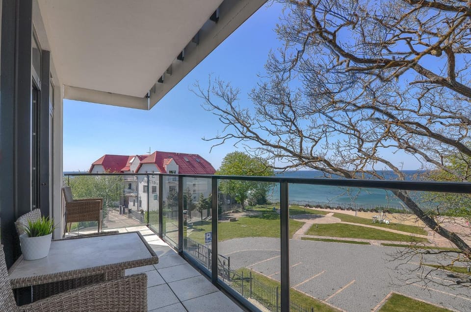 Property building, Spring, Day, Natural landscape, View (from property/room), View (from property/room), Balcony/Terrace, Sea view, Sea view