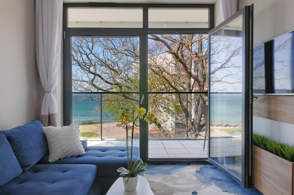 Natural landscape, TV and multimedia, Balcony/Terrace, Living room, Seating area, Sea view
