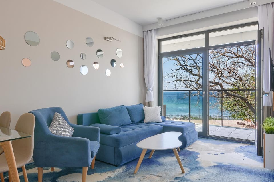 Natural landscape, View (from property/room), Balcony/Terrace, Living room, Seating area, Sea view