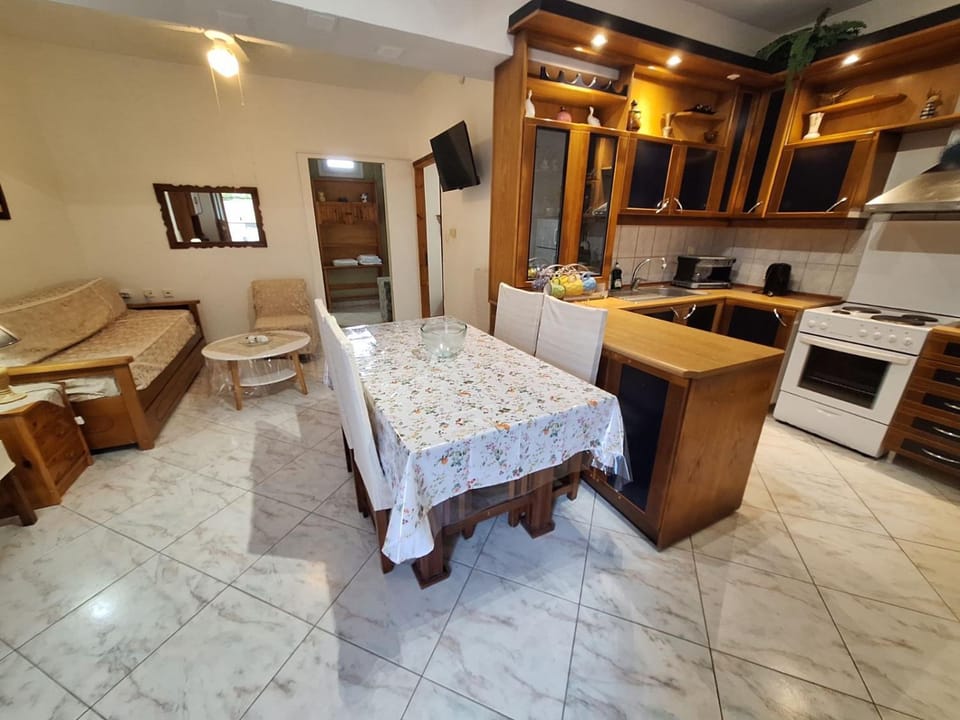 Living room, Dining area, kitchen