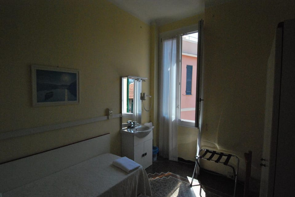 Day, Photo of the whole room