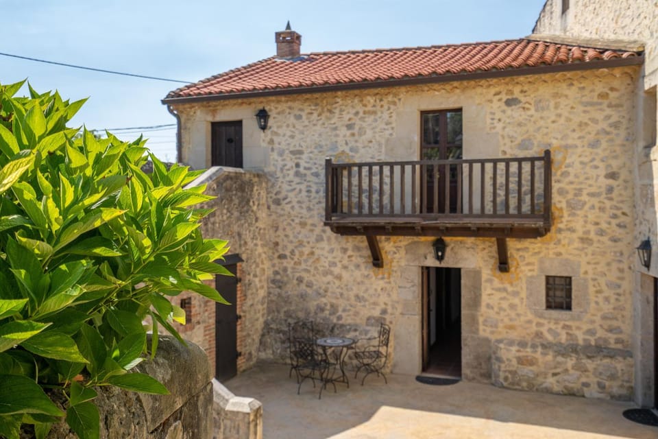 Property building, Patio, Balcony/Terrace
