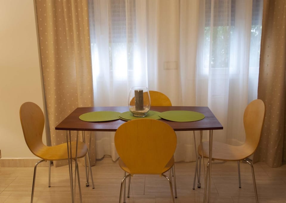 Céntrico, parking gratuito, al lado estación tren. Apartment in Cordoba