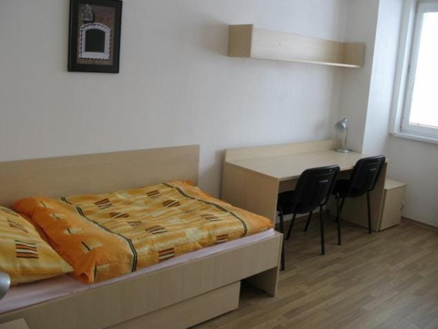 Bed, Seating area