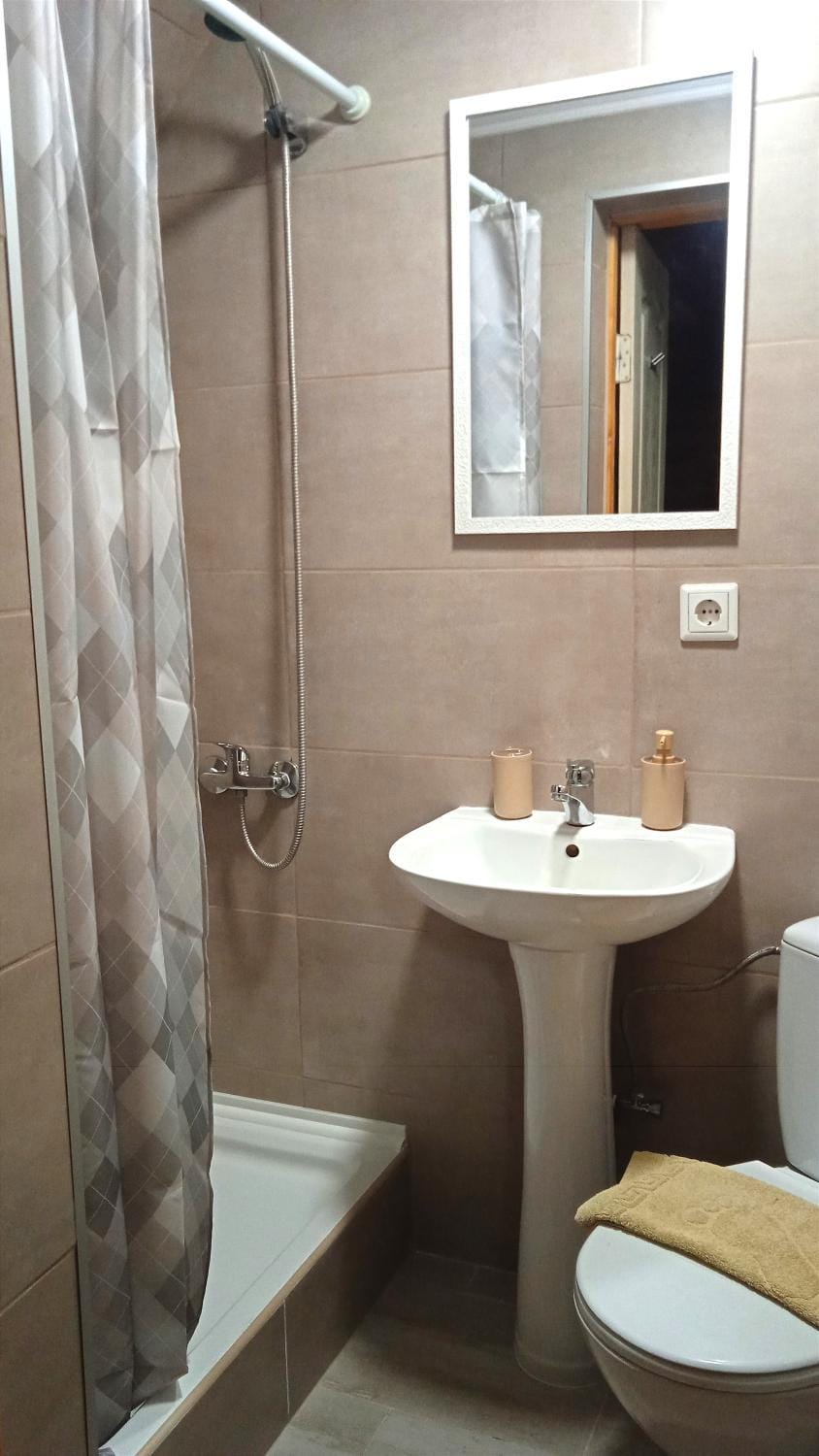 Shower, Toilet