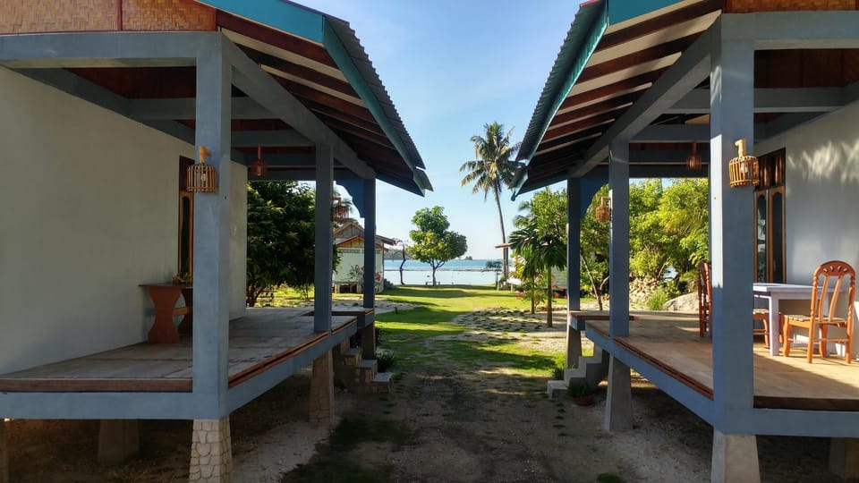 New Raya - Nias Beach Bungalows Bed and Breakfast in Indonesia