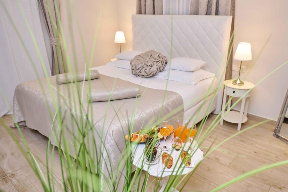 Food and drinks, Bedroom