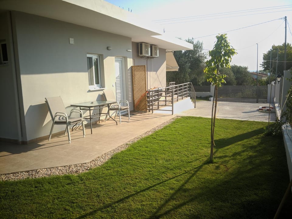 Property building, Patio, Spring, Garden, View (from property/room), Balcony/Terrace, Garden view