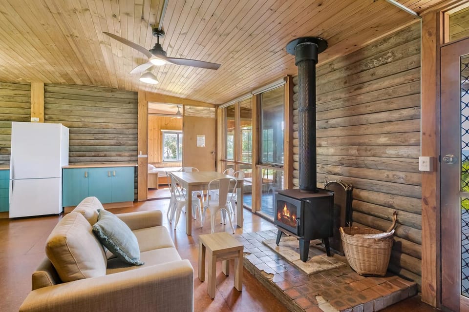 98 Ocean Parade Rustic Log Cabin Cabin in New South Wales