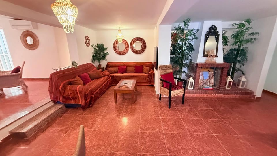 GRAN CASA con TERRAZA a 3 min Playa con Wifi - rodeada de servicios House in La Alpujarra