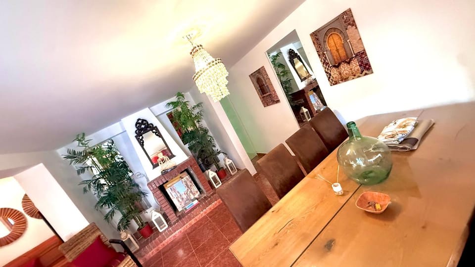GRAN CASA con TERRAZA a 3 min Playa con Wifi - rodeada de servicios House in La Alpujarra