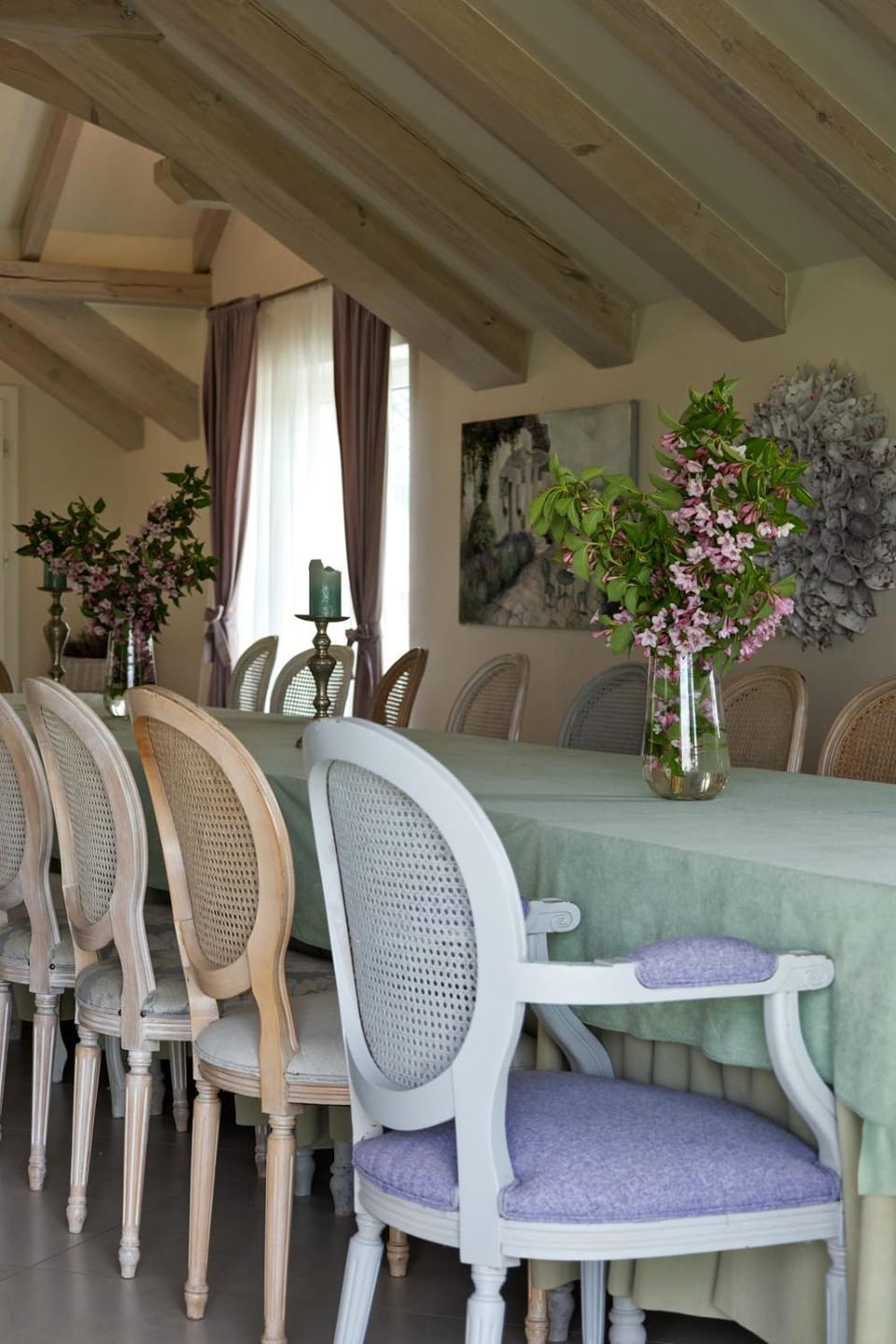 Seating area, Dining area