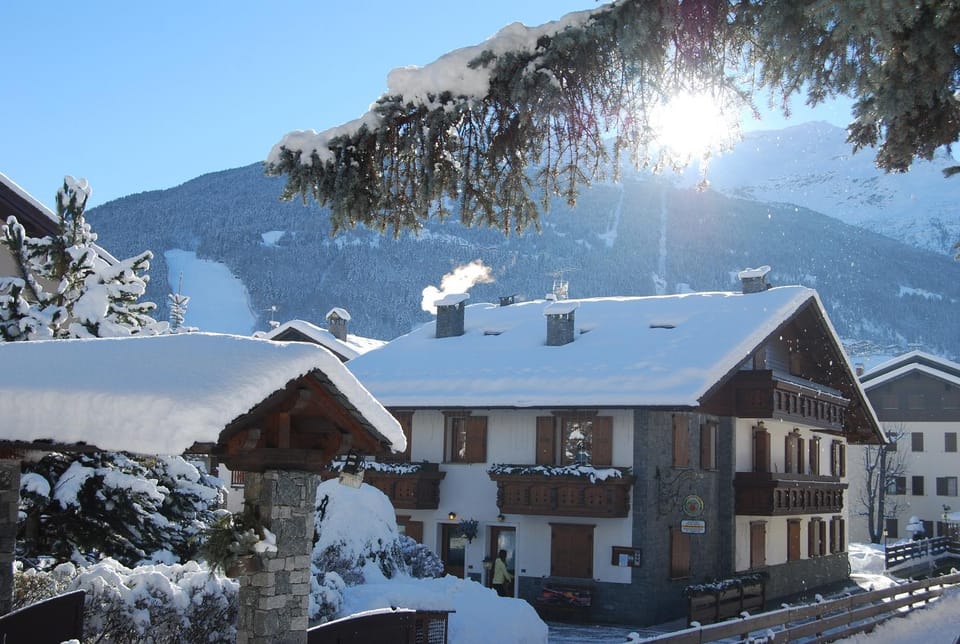 Facade/entrance, Winter