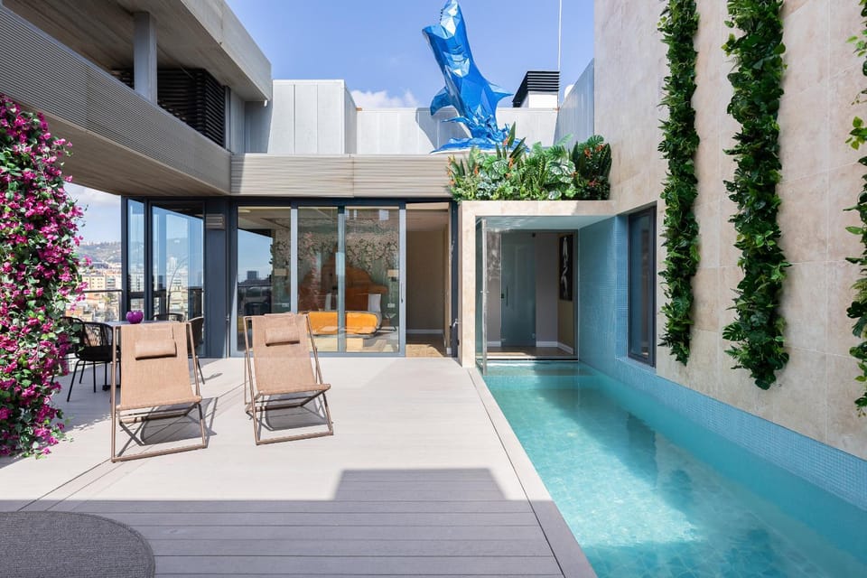 Patio, Balcony/Terrace, Swimming pool, sunbed