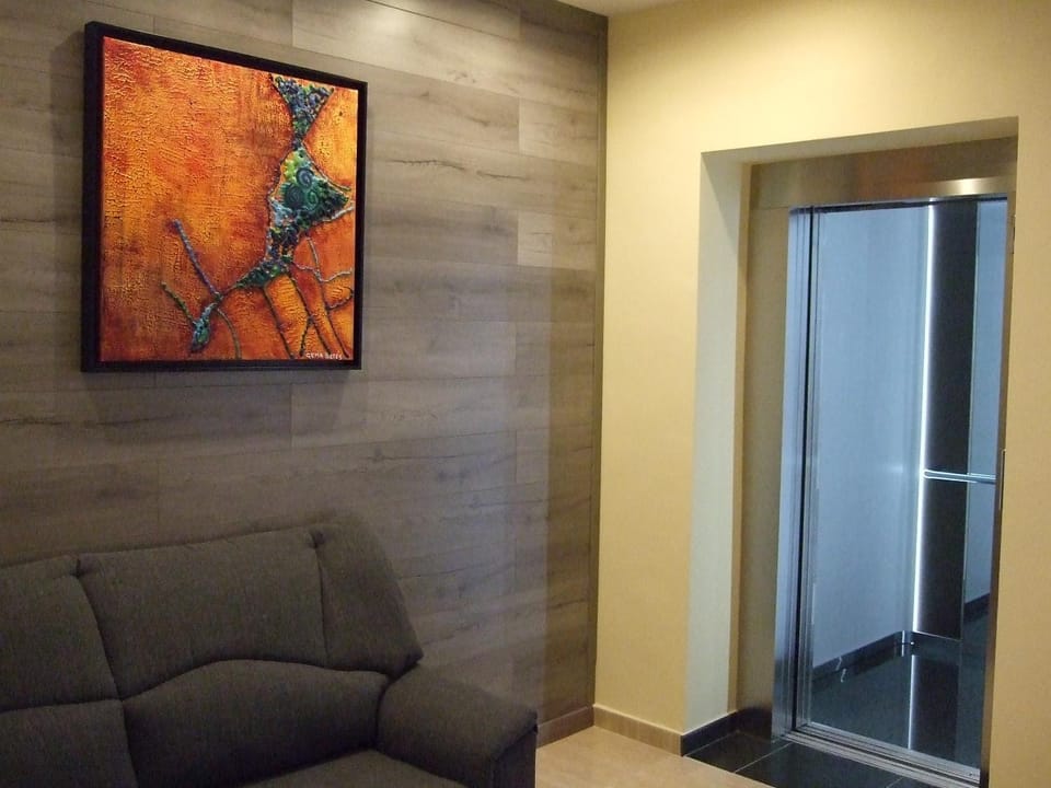 Communal lounge/ TV room