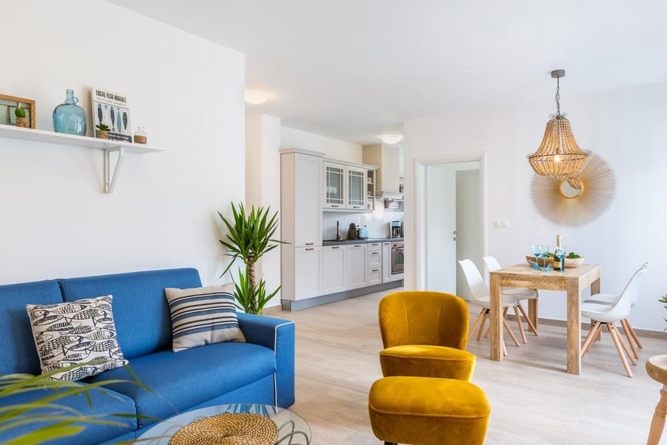 Kitchen or kitchenette, Living room, Dining area