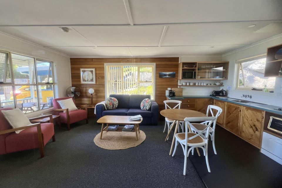 View (from property/room), Living room, Dining area, kitchen