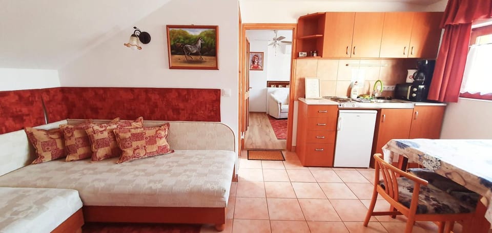 Bed, Living room, Dining area, Garden view, kitchen
