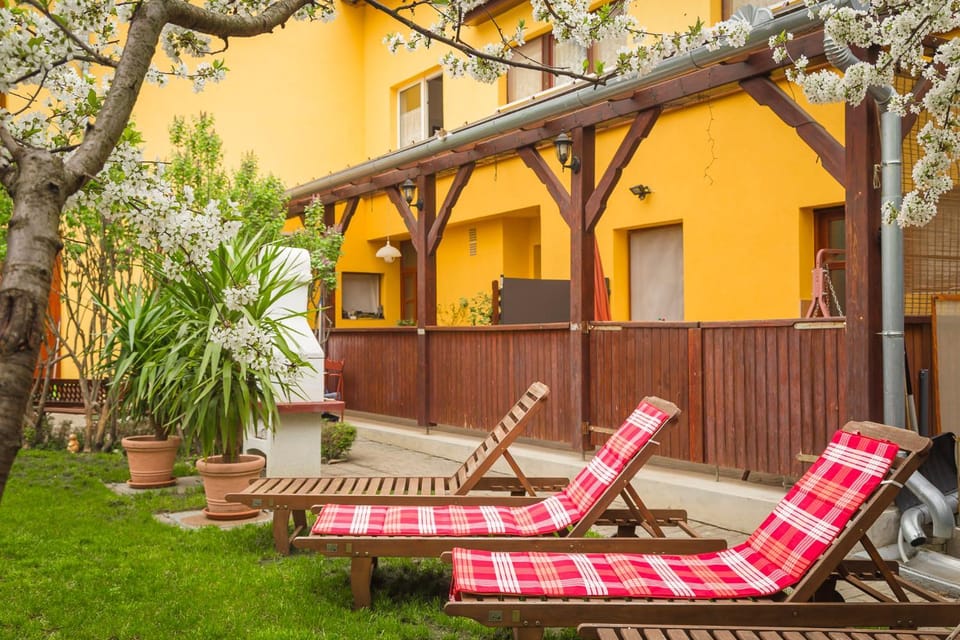 BBQ facilities, Garden
