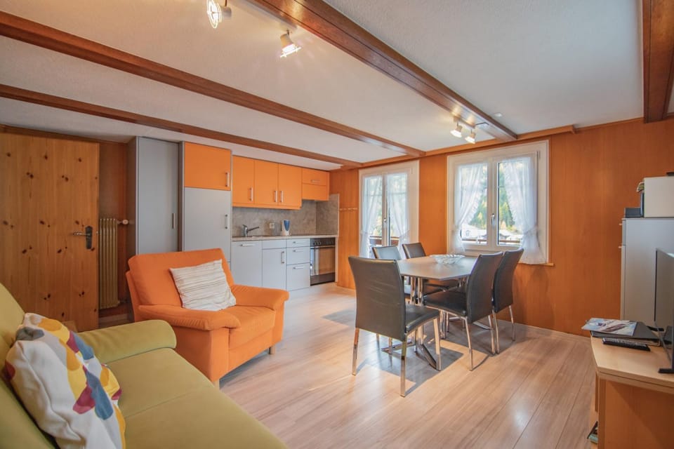 TV and multimedia, Coffee/tea facilities, Kitchen or kitchenette, Living room, Seating area, Dining area