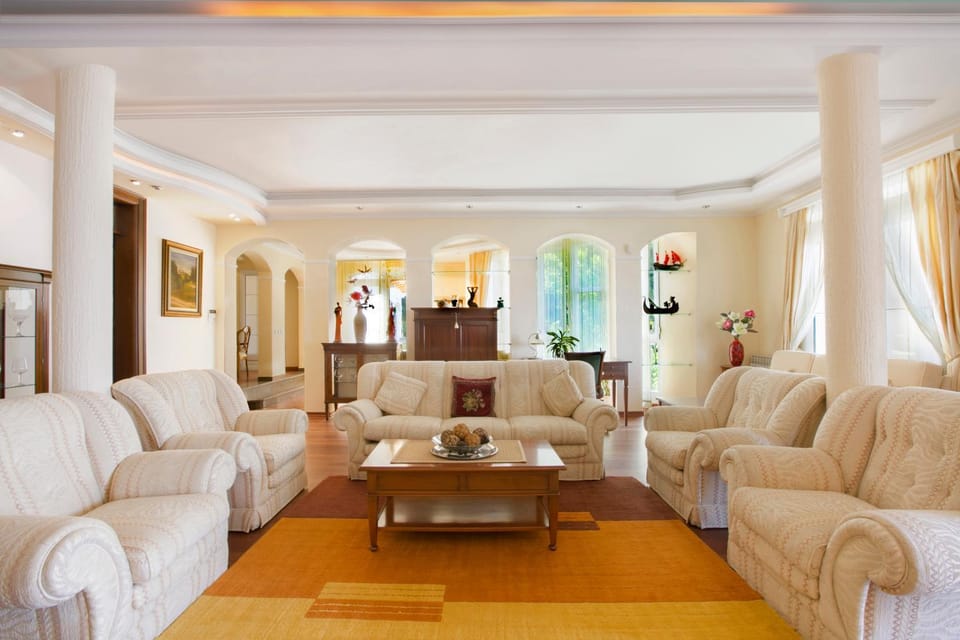 Living room, Seating area