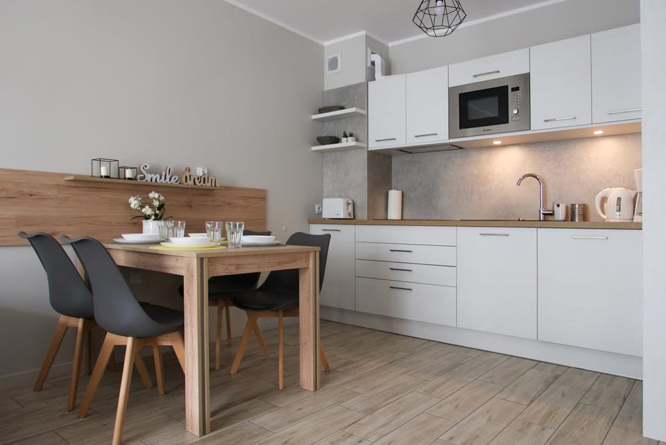 Coffee/tea facilities, Kitchen or kitchenette, Dining area