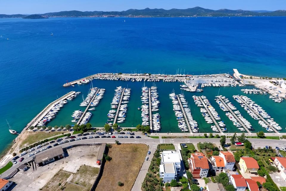 Off site, Day, Location