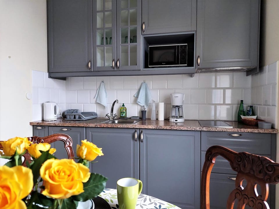 Kitchen or kitchenette, Dining area, dishwasher, minibar, stove, kitchen