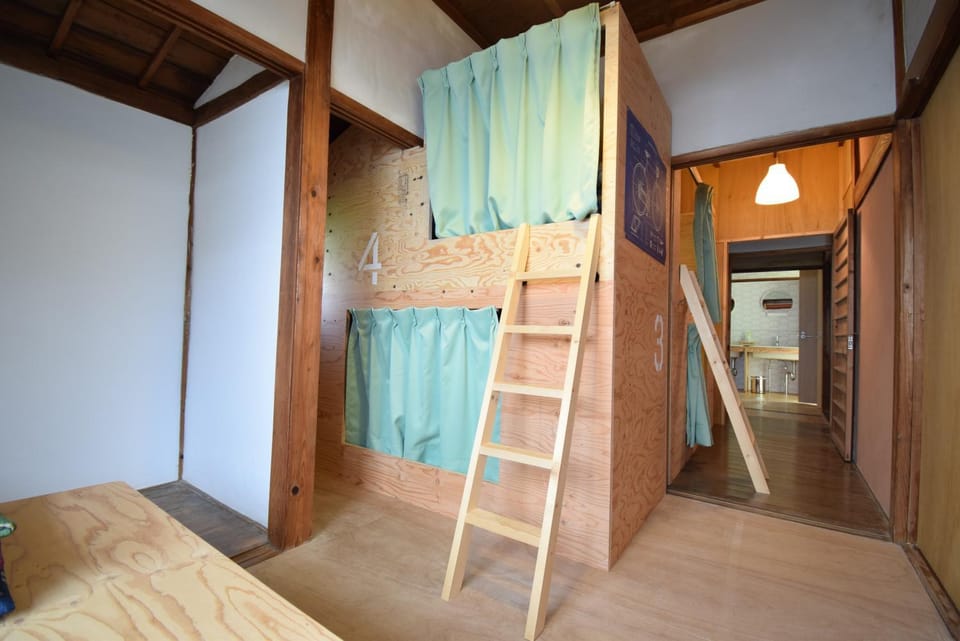 Bedroom, bunk bed