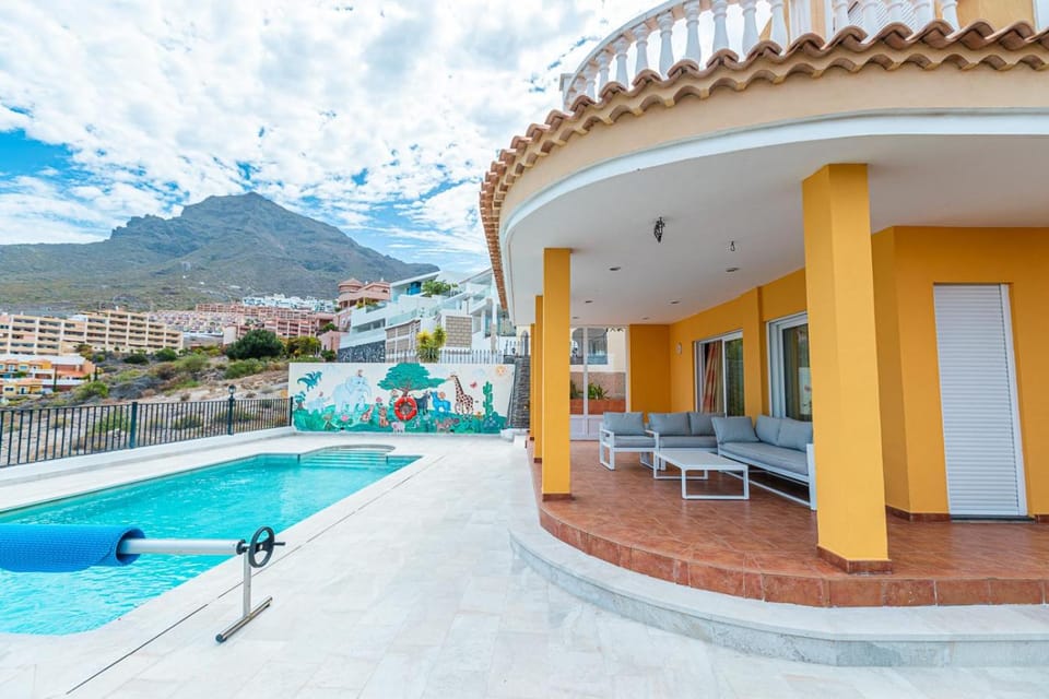 Patio, Mountain view, Swimming pool