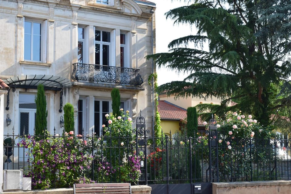 Facade/entrance, Time of day