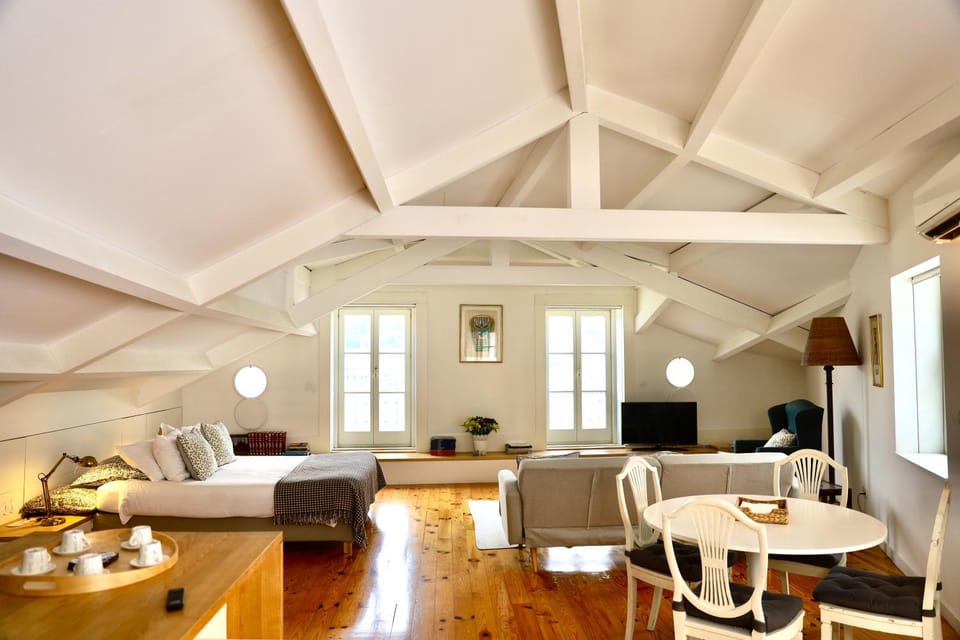 Bed, Living room, Seating area