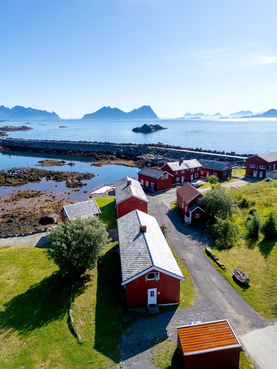 Property building, Nearby landmark, Day, Natural landscape, Bird's eye view, Mountain view, Sea view, Location
