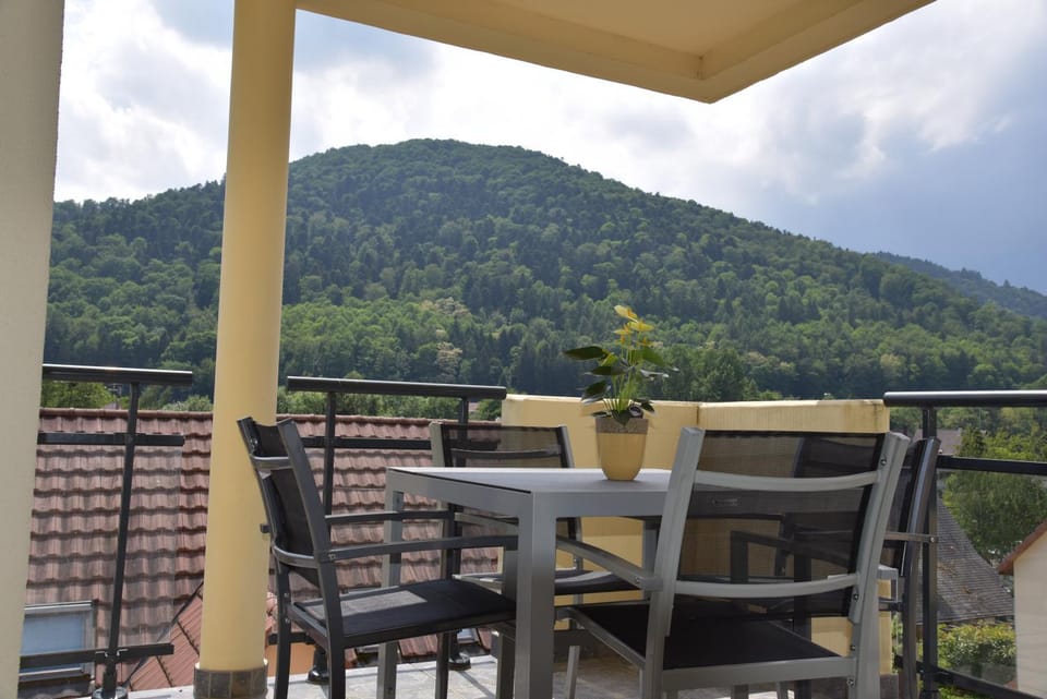 Balcony/Terrace, Mountain view