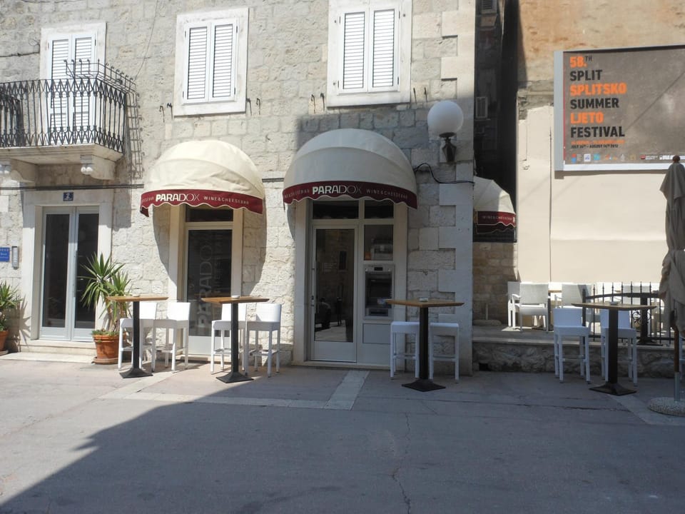Facade/entrance, Facade/entrance, Decorative detail, Area and facilities