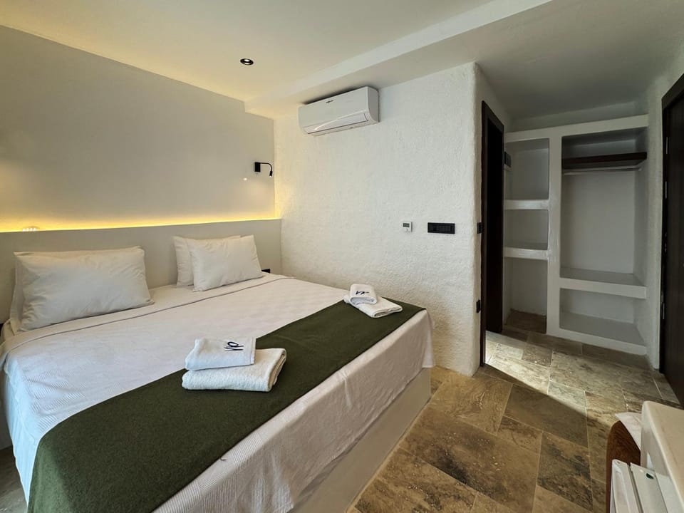 Bedroom, air conditioner