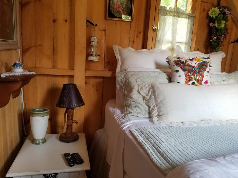 Bed, Bedroom
