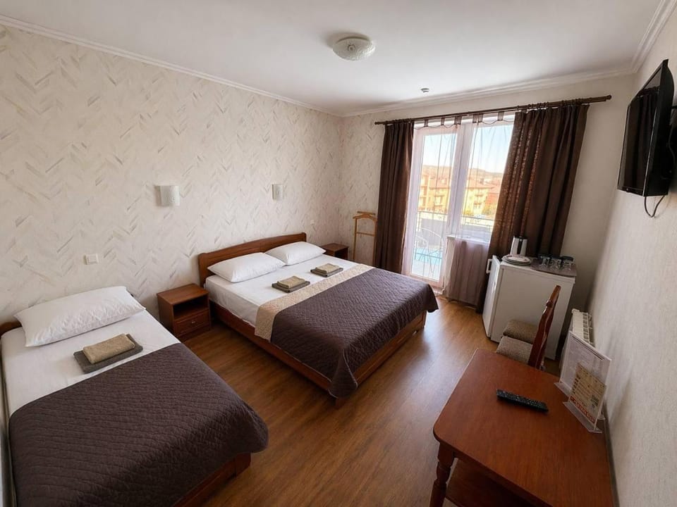 Communal lounge/ TV room, Bed, TV and multimedia, Photo of the whole room, Bedroom, internet, towels