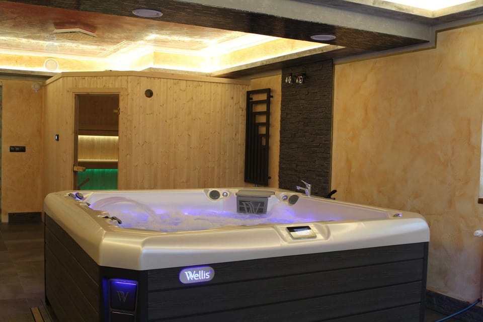 Property building, Hot Tub, Sauna, Other