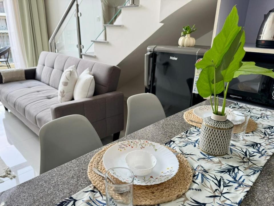 Living room, Dining area