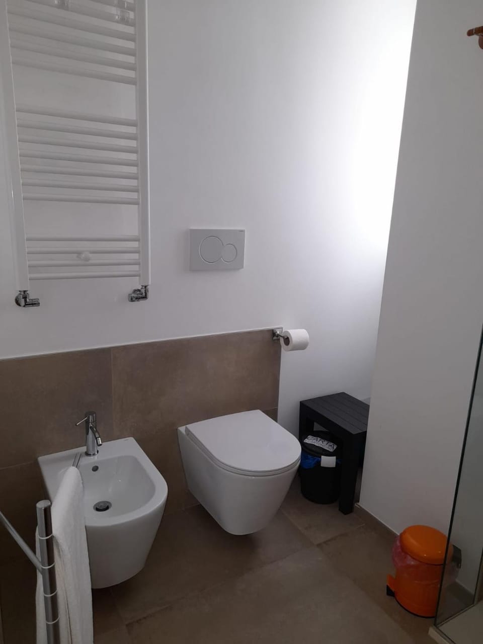 Toilet, bidet