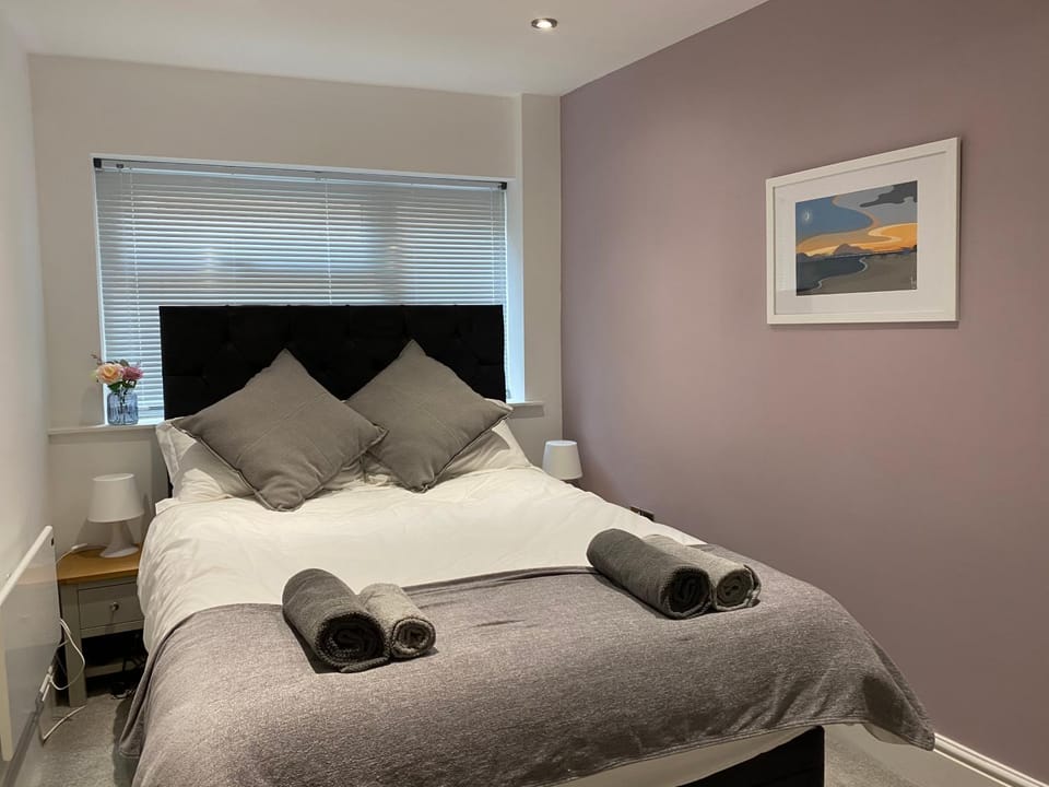 Superb 2 beds 2 baths New Apartment w/ Garden+Patio Apartment in Bournemouth