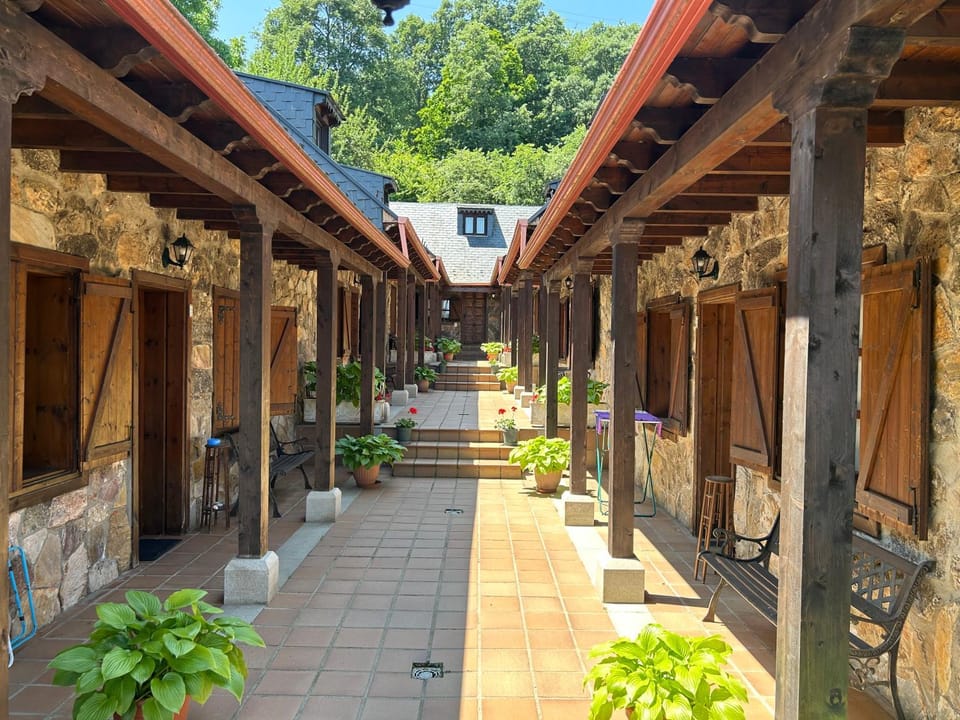Alojamientos Rurales El Fontano Country House in Senabria