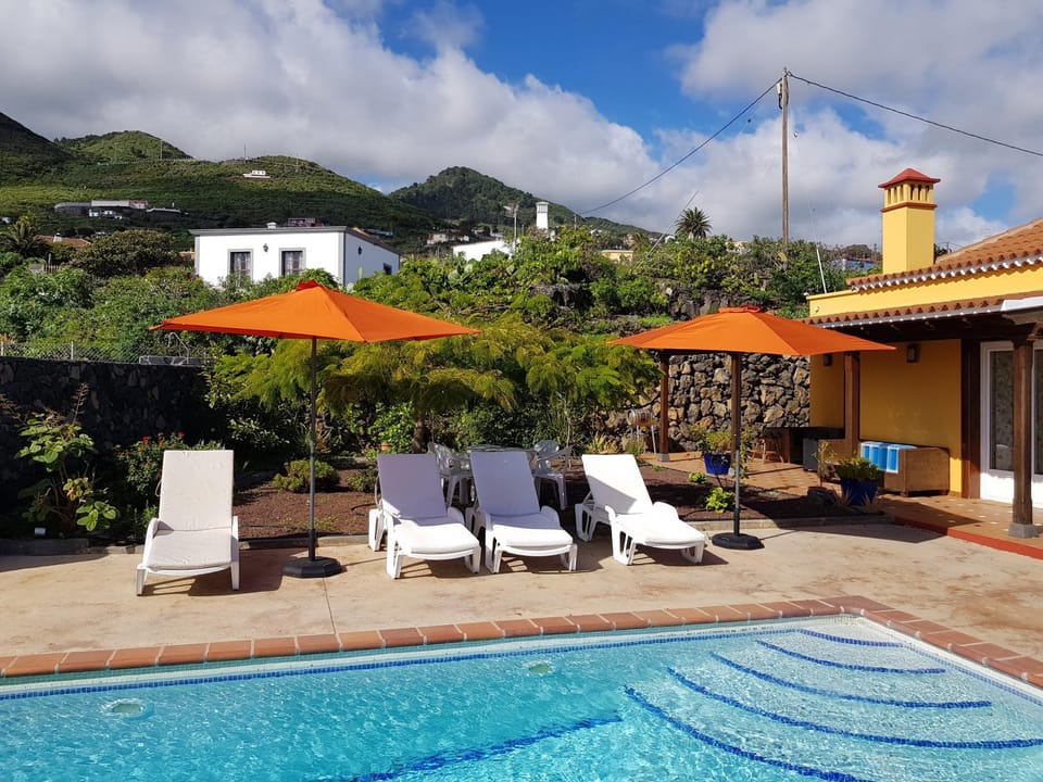 Casa De La Vaca House in La Palma