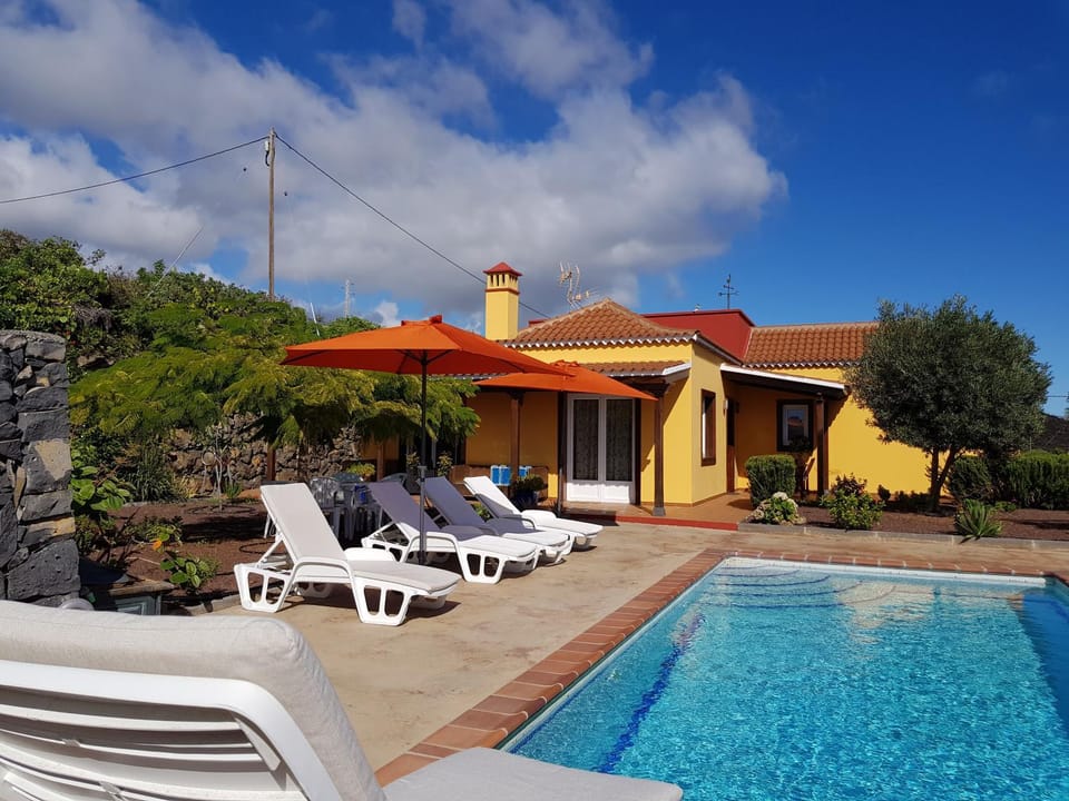 Casa De La Vaca House in La Palma